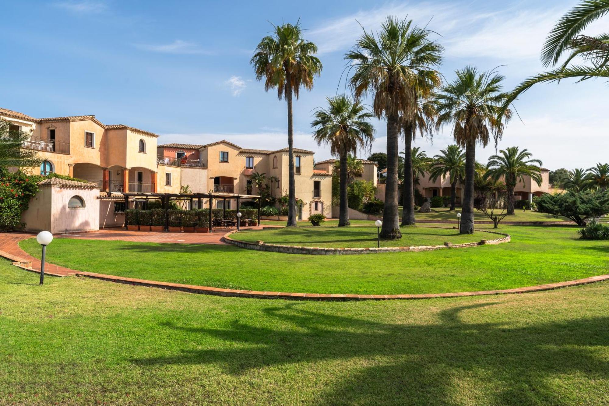 Baia Delle Palme Beach Santa Margherita di Pula Eksteriør billede